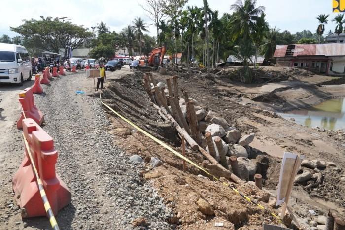 Penanganan Oprit Jembatan Meureudu Pidie Jaya