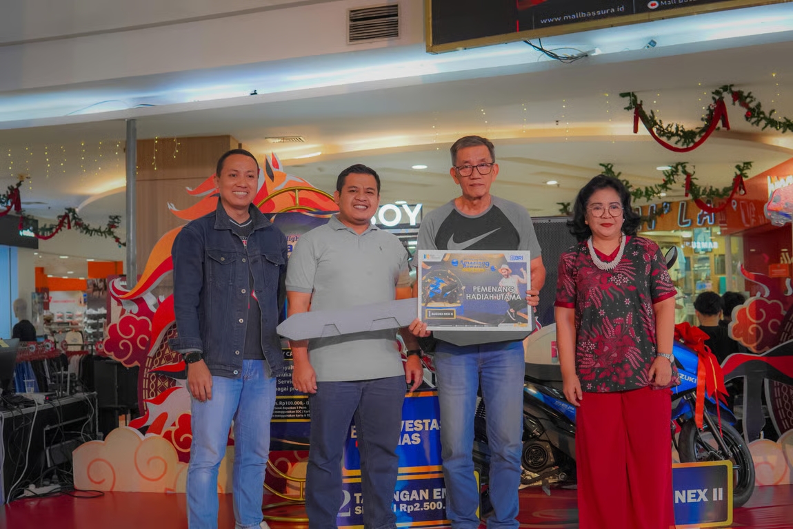 BRI Branch Office Jatinegara Region 6 Jakarta 1 Serahkan Hadiah Program BRI Highest Point Amazing Rewards 9 di Mall Bassura Jakarta Timur