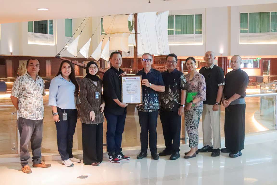 SUCOFINDO kembali Serahkan Sertifikat Hotel Bintang 5 Berbasis Risiko di Bali