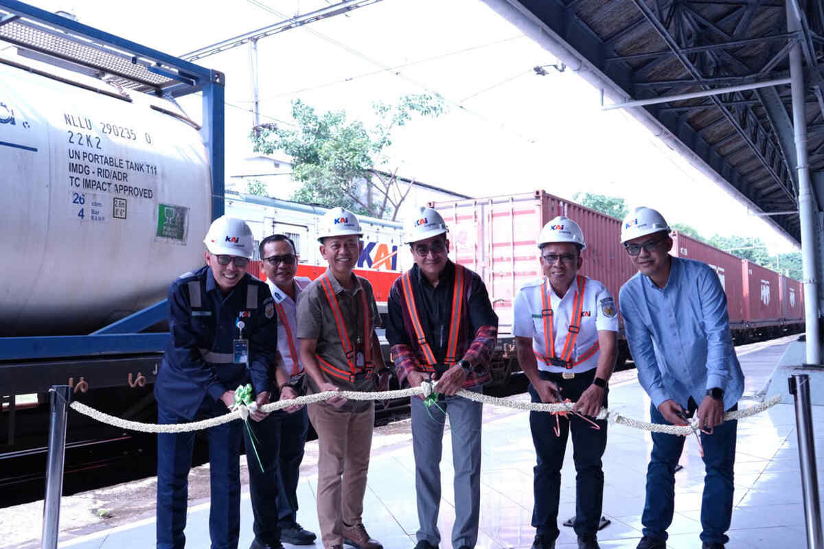 KAI Logistik Luncurkan 2 Rangkaian KA Kontainer Baru