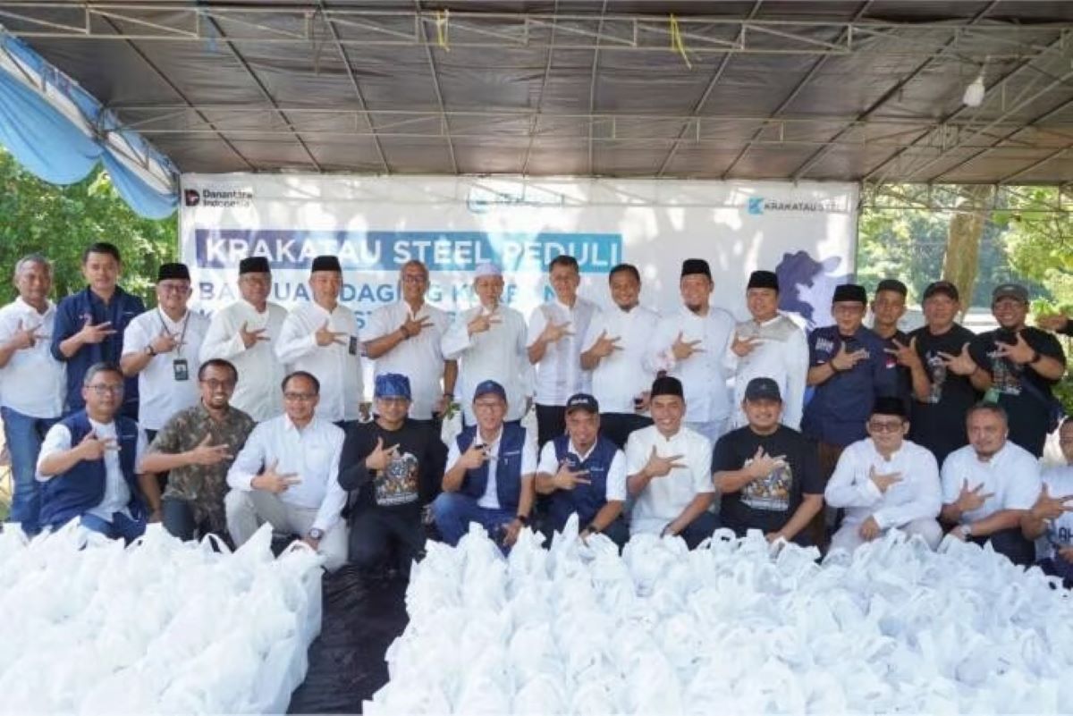 Krakatau Steel Group Salurkan Daging Kurban untuk Masyarakat Cilegon