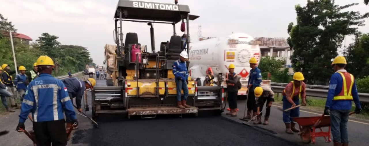 TINGKATKAN KUALITAS PERKERASAN JALAN, PT JASAMARGA TOLLROAD MAINTENANCE LAKSANAKAN PEKERJAAN PEMELIHARAAN DI RUAS TOL SEMARANG
