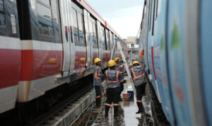 Di Balik Perjalanan Nyaman, Begini Cara LRT Jabodebek Menjaga Kebersihan Stasiun dan Kereta Setiap Hari.jpg