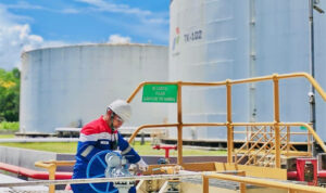 Dukung Pertamina Implementasi B50 Nasional, Elnusa Petrofin Gelar Go Live Penyaluran Perdana Biosolar Industri B50 dari Fuel Terminal IBT Pulau Laut