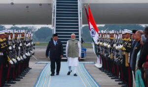 PM India Narendra Modi Tiba di Indonesia, Disambut Langsung Presiden Prabowo