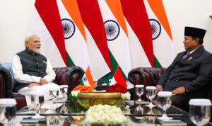Presiden Prabowo bersama PM Modi (1)
