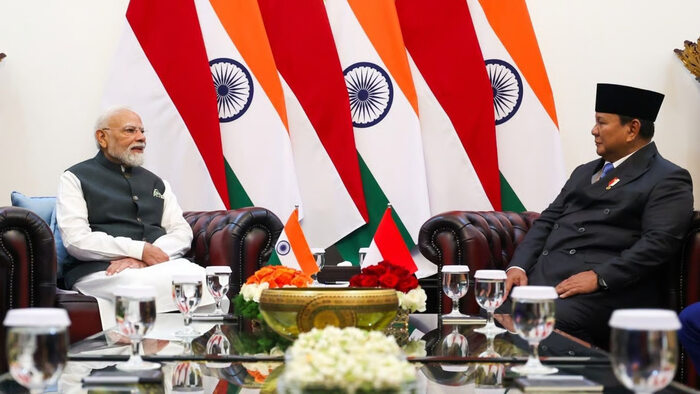 Presiden Prabowo bersama PM Modi (1)