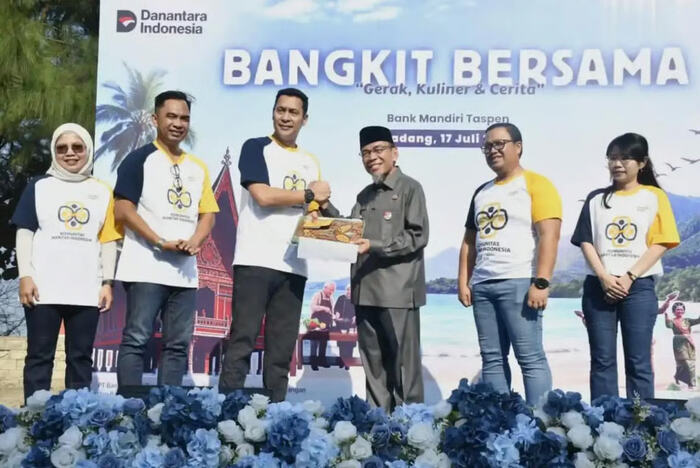 Wawako Padang dalam acara 'Bangkit Bersama, Gerak, Kuliner, Cerita' yang diselenggarakan Bank Mandiri Taspen (1)