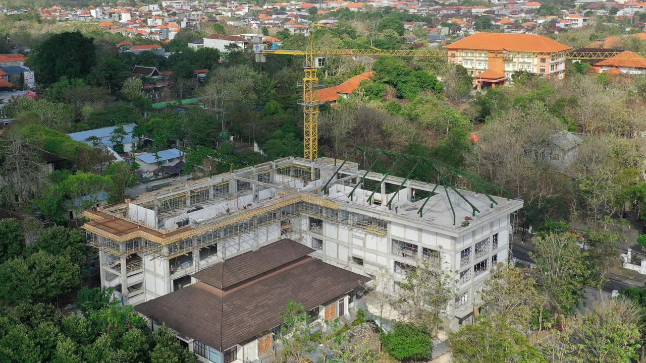 Membangun Masa Depan Riset dan Teknologi, Pembangunan Gedung L-SSIT Universitas Udayana Capai Progres 47,11