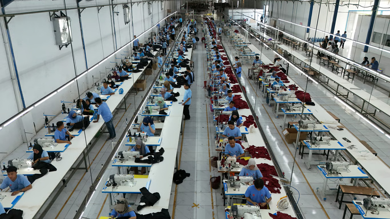 Pabrik Garment Akarsa & Pabrik Sepatu Alas Kaki Tangguh Sinergi Kapasitas Besar untuk Kebutuhan B2B