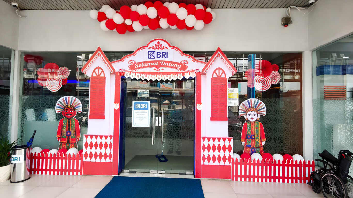 Sambut HUT ke-81 RI, BRI BO Rawamangun Semarakkan Kantor dengan Dekorasi Nuansa Merah Putih (1)